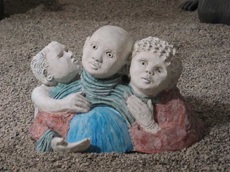 L'humanité trio sculptures polychromes