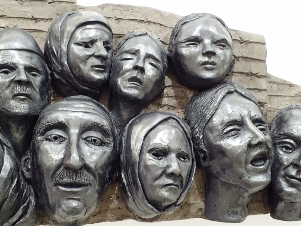 Mur des Réfigiers sculptures grands formats