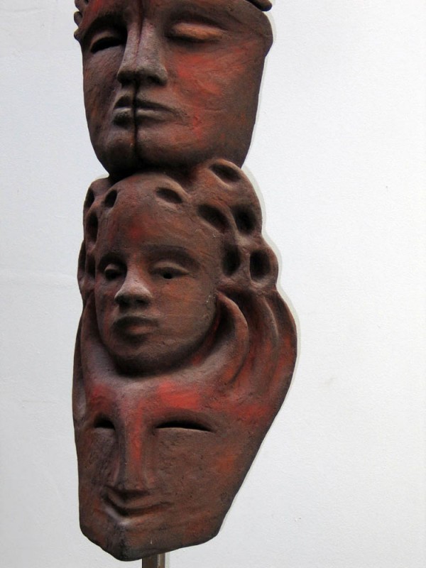 totem à 5 têtes sculptures